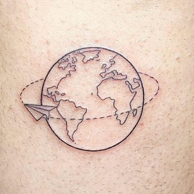 Minimal flash tattoo freshly done at Adopt a Tattoo Málaga